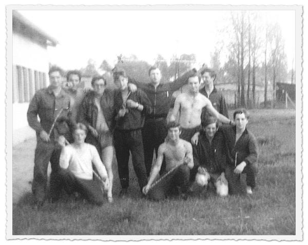 Gruppenfoto (Hebecker, Matze, Diesner, der Roller ...)