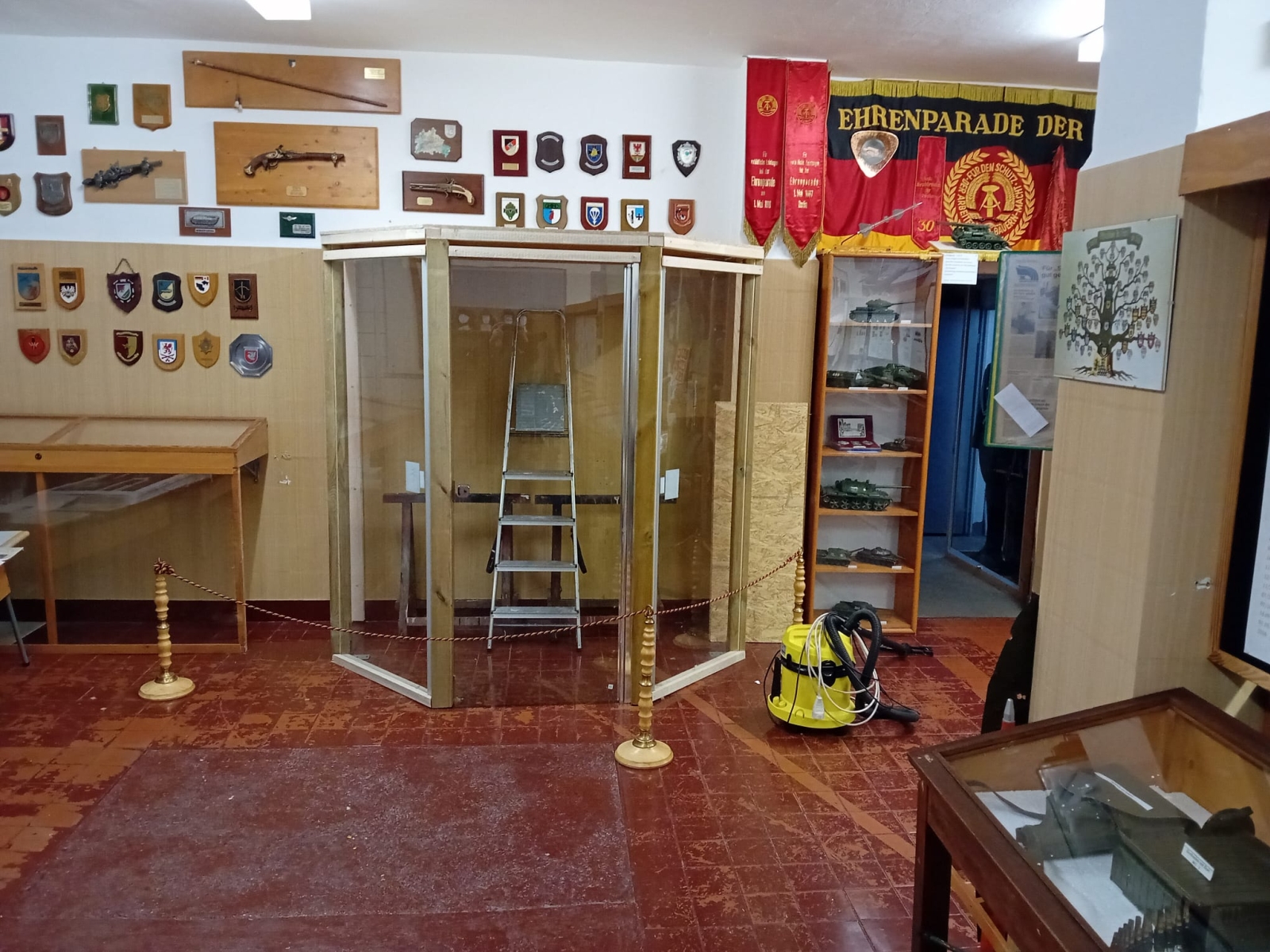 Projekt »Ausstellungsvitrine« Projekt »Ausstellungsvitrine«