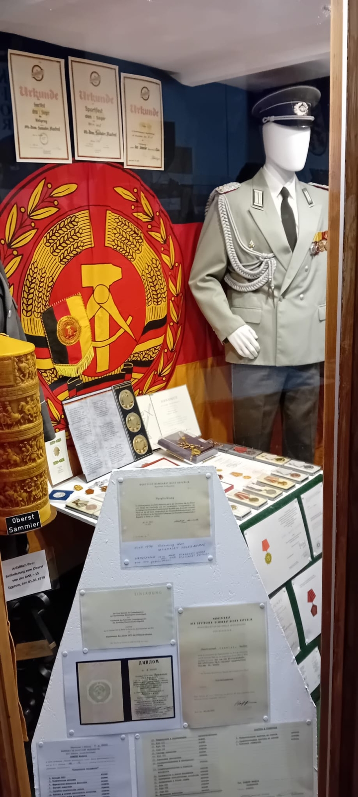 Projekt »Ausstellungsvitrine« Projekt »Ausstellungsvitrine«